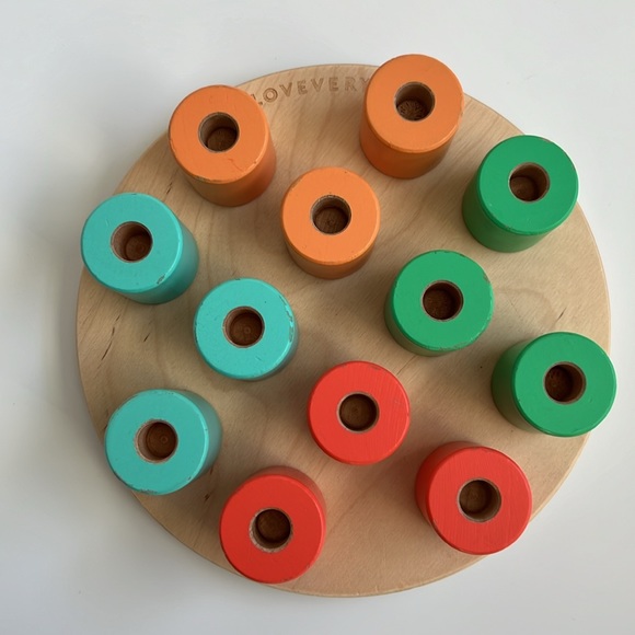 LOVEVERY stacking pegboard play kit - Picture 2 of 4